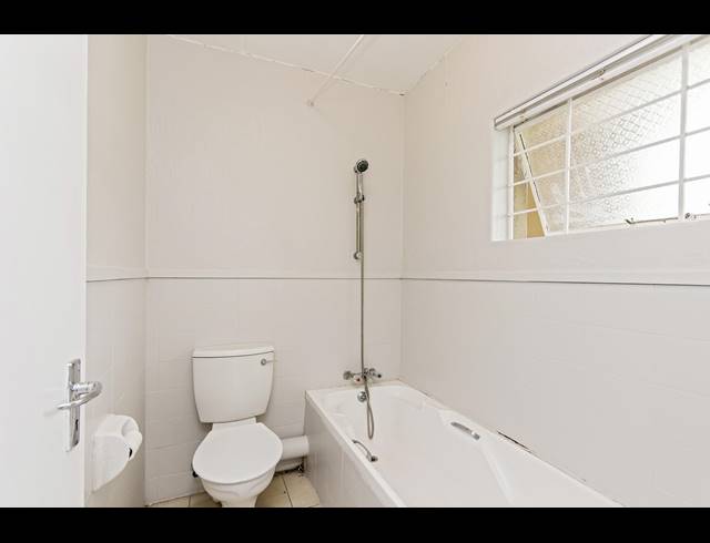 1 BEDROOM APARTMENT FOR SALE IN BRYANSTON